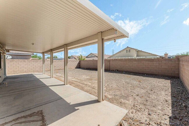 Building Photo - Charming Home with Spacious Backyard!