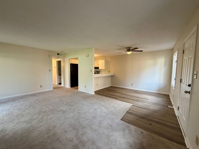 Building Photo - First Floor 2 bedroom condo