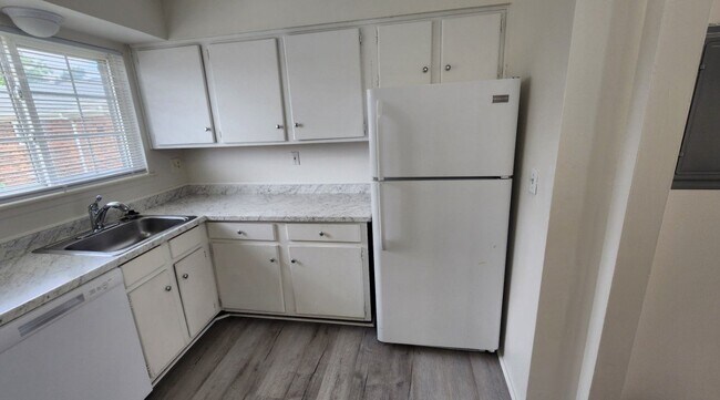 Building Photo - 25341 Shiawassee Cir