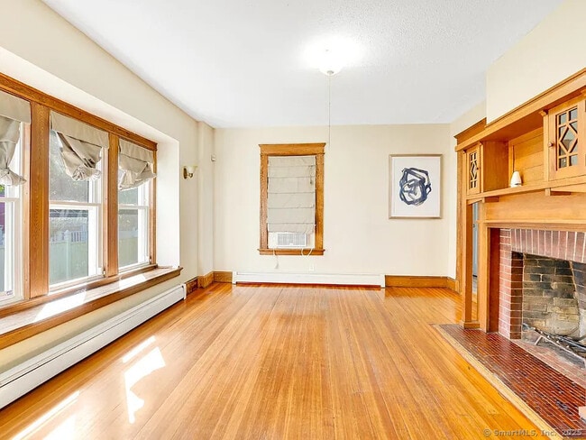 Building Photo - 33 Farmington Ave