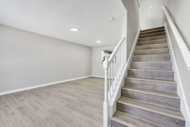Building Photo - 2 Bedroom, 1.5 Bathroom Townhome – Granite Counters & Open Floor Plan $1400/mo rent