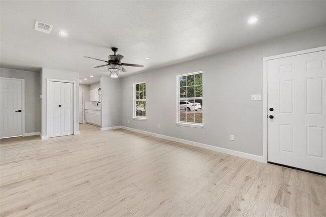 Building Photo - 7000 Carwill Dr