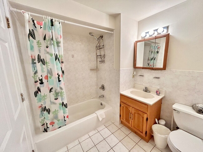 Building Photo - 416 Madison St