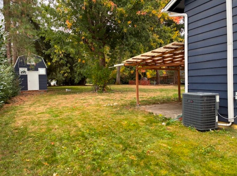 Building Photo - 874 Marvin Rd SE