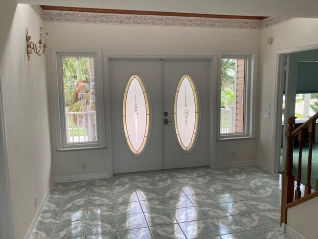 Building Photo - Family Friendly water front 3 Bedroom 3 bath Home with dock & lift -unfurnished-Available NOW