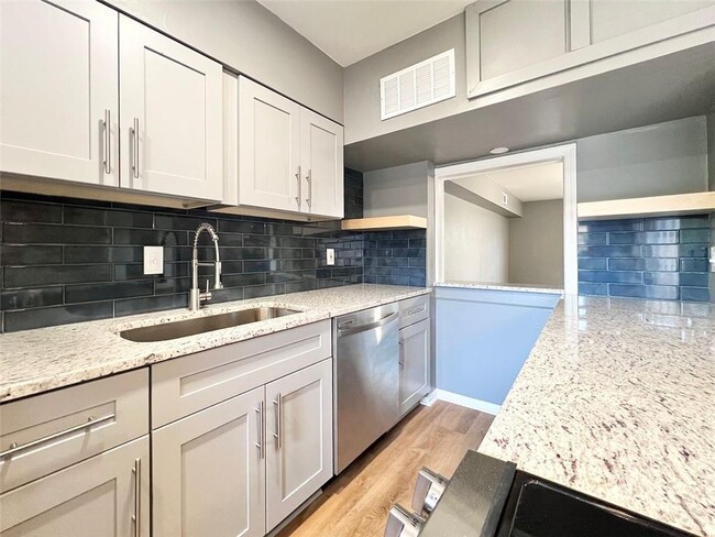 Building Photo - 3125 Colonial Way