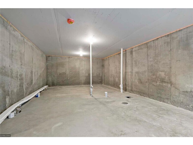 Building Photo - 2768 Clover Ridge Dr