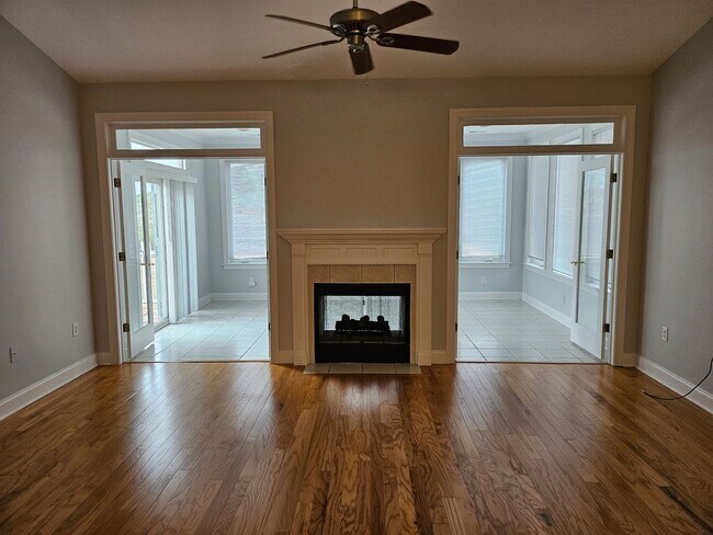 Building Photo - Southport - 3bedroom, 2 bath Townhouse