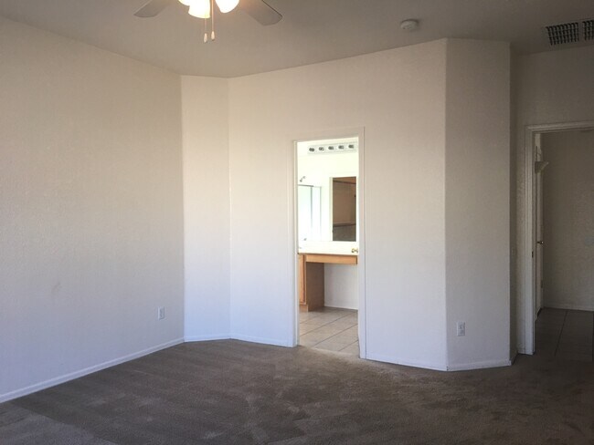 Building Photo - Phoenix 4 Bed & 2 Bath Single Story Split Floorplan