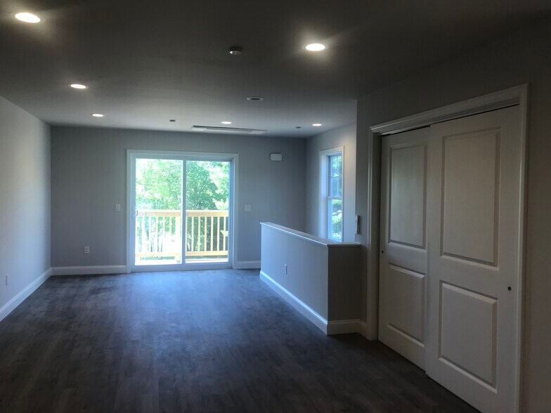 Building Photo - 283 Boston Post Rd