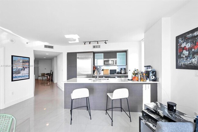 Building Photo - 500 Brickell Ave