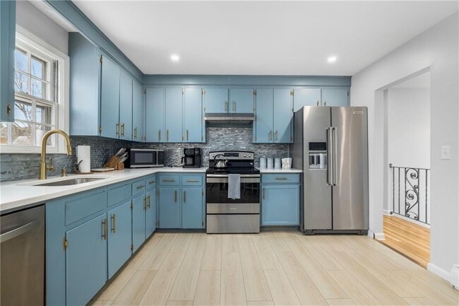 Building Photo - 384 Valley Rd