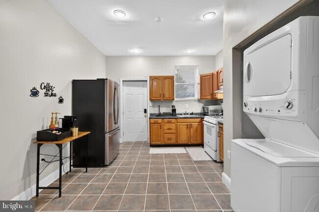 Building Photo - 1119 Montello Ave NE