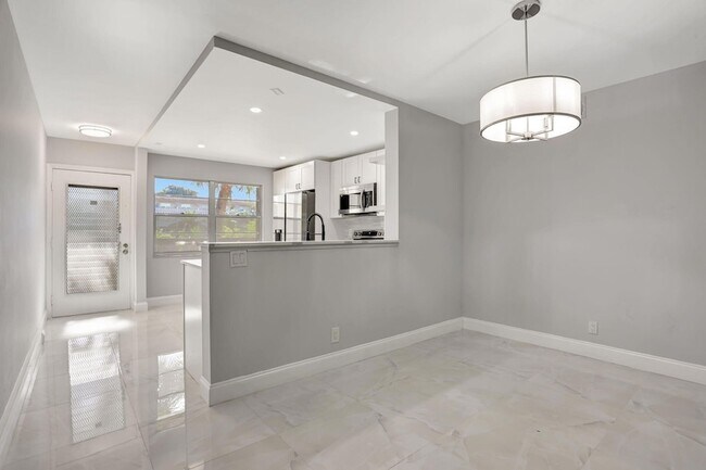 Building Photo - 2202 Lucaya Bend
