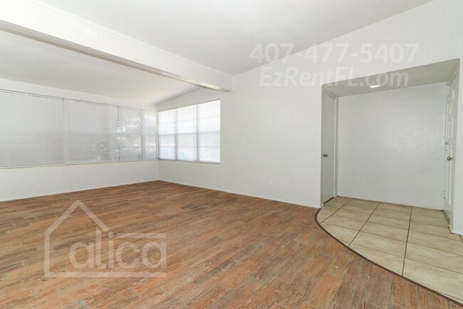 Building Photo - Charming 3/2 with Carport in Sanford
