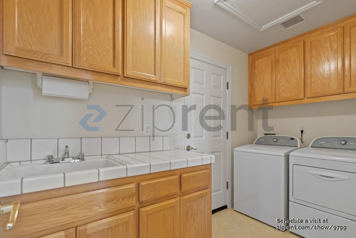 Building Photo - 1468 Bergerac Dr