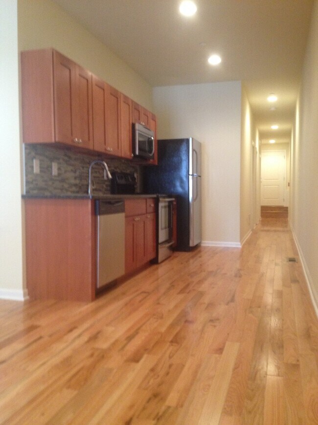 Building Photo - 415 N 41st St