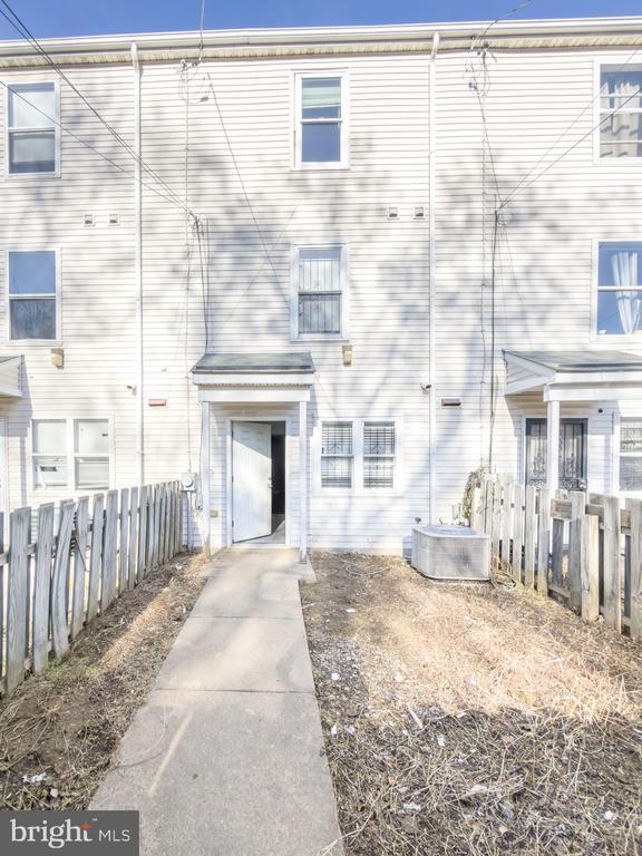 Building Photo - 1616 W Diamond St