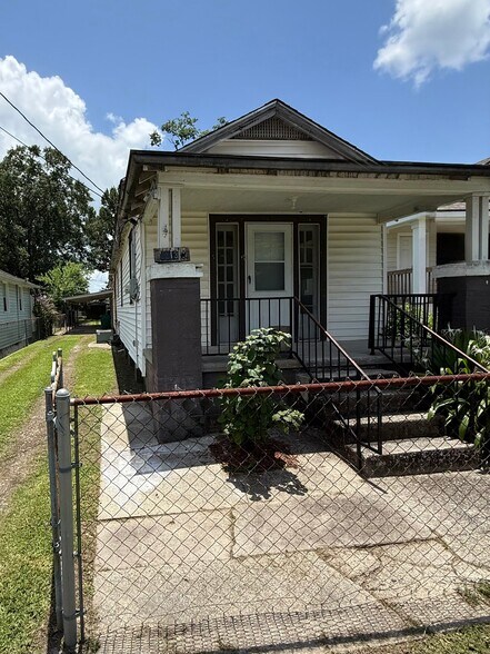 Building Photo - 5213 Belle Terre Rd