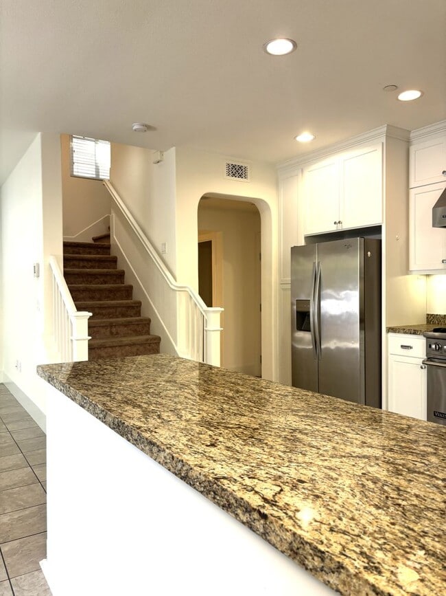 Building Photo - Pet Friendly 4 Bedroom 3.5 Bath Delightful...