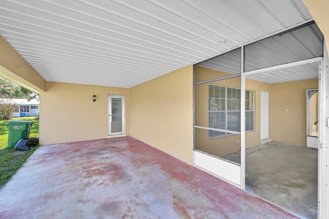 Building Photo - 160 NE Bracken Rd