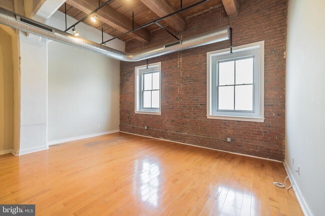 Building Photo - 1010 Arch St