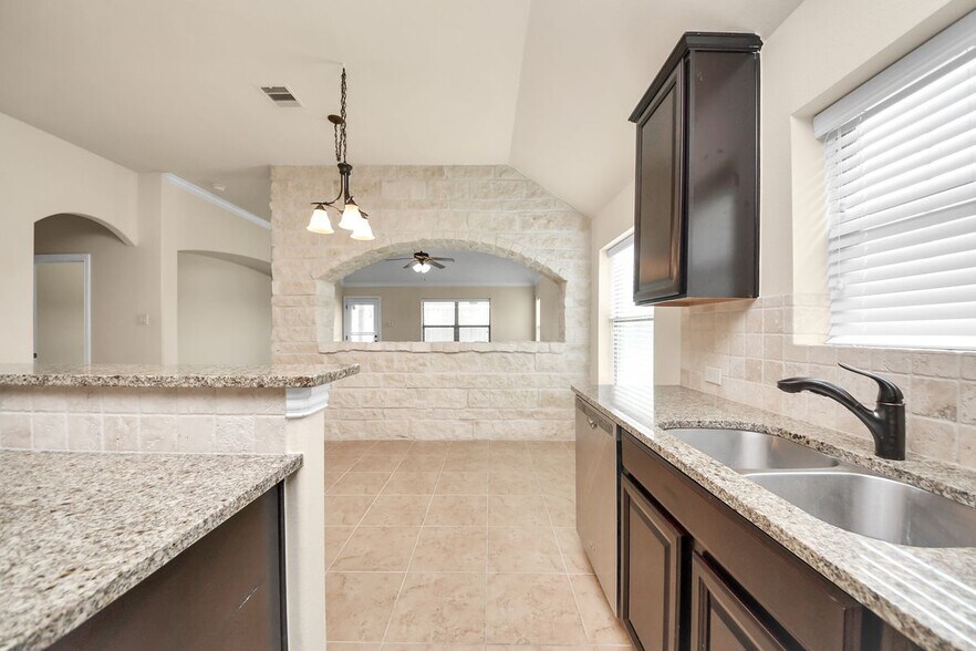 Building Photo - 2527 Horned Owl Dr