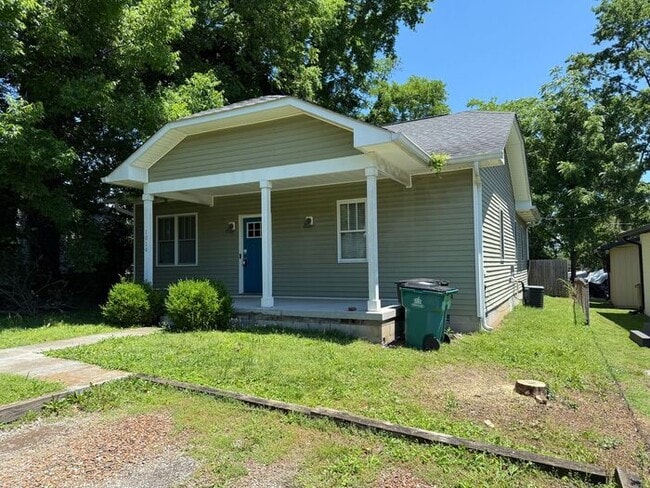 Building Photo - For Rent - Beautiful South Nashville House