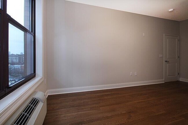 Building Photo - 100 Marshall St