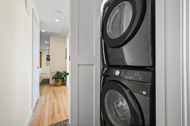 Building Photo - 8 Millard St