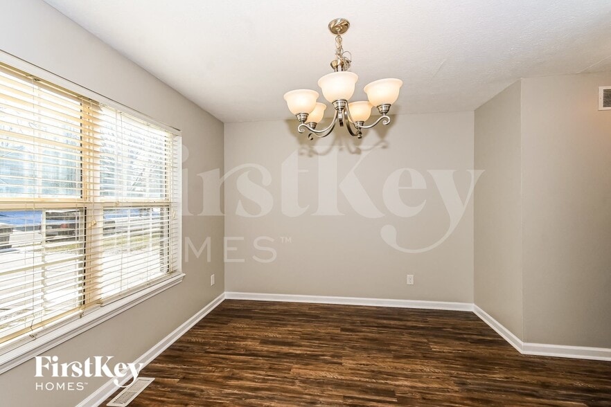 Building Photo - 4804 Oakton Way