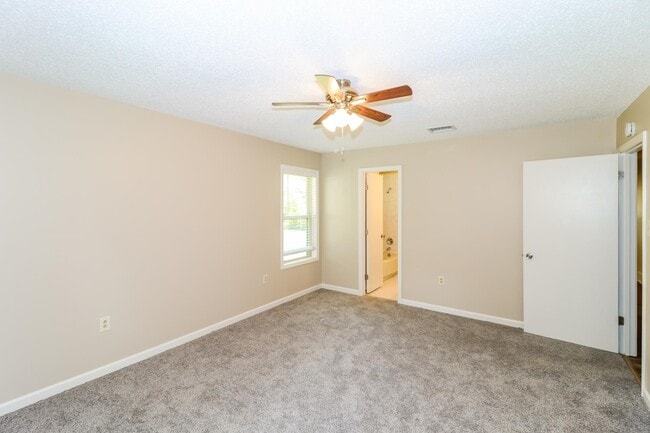 Building Photo - 5829 Lake Port Dr