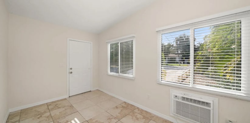 Building Photo - 533 Yelvington Ave