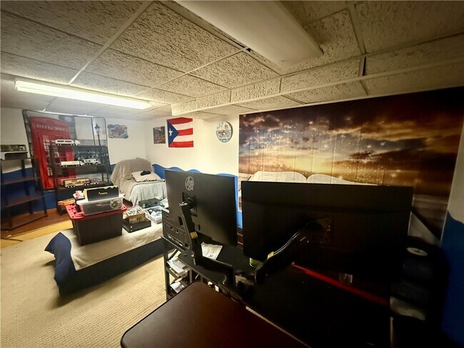 Building Photo - 1 Woodsmeadow Ln
