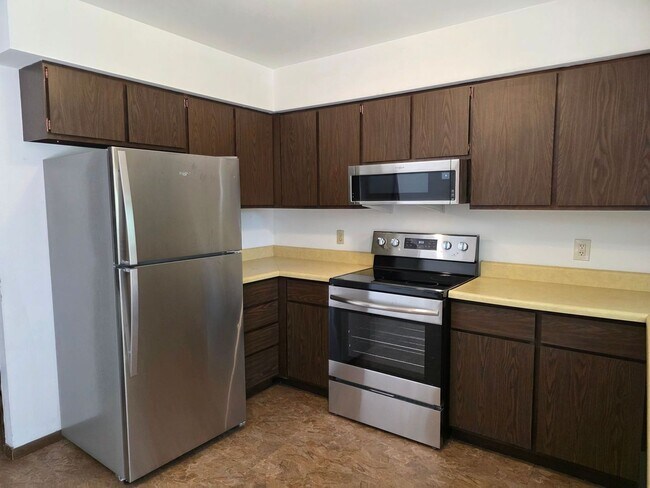 Building Photo - 2 Bed 1 Bath Side By Side Duplex in Port Edwards