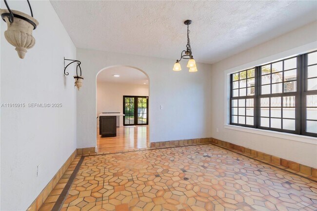 Building Photo - 3718 Sheridan Ave