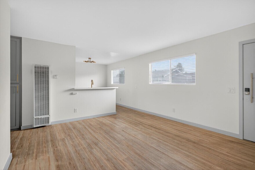 Building Photo - 921 Alamitos Ave