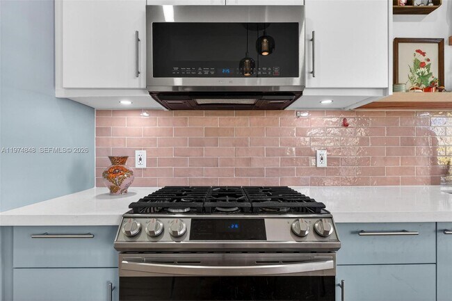 Building Photo - 8600 Byron Ave