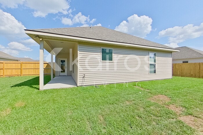 Building Photo - 204 Carencro St