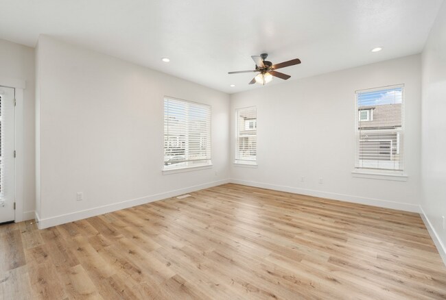 Building Photo - Now Leasing: 4-Bed, 2.5-Bath Home in Viney...