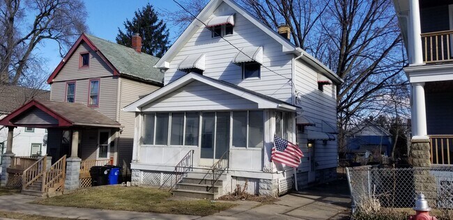 Building Photo - 3 Bed / 1 Bath in Cleveland!