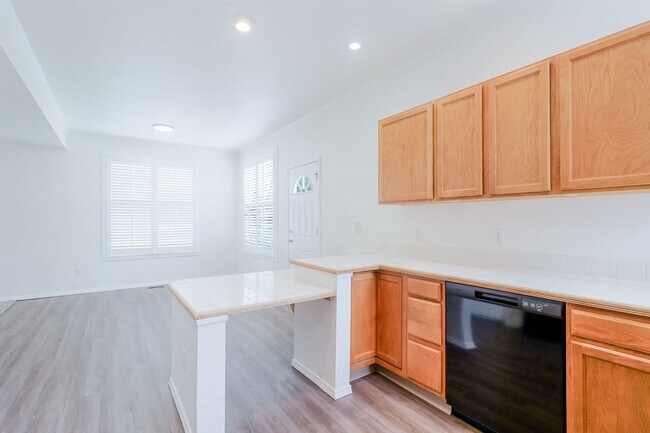 Building Photo - 8302 Cooper River Dr