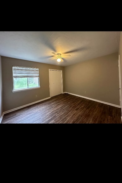 Building Photo - 1409 Shallow Brook