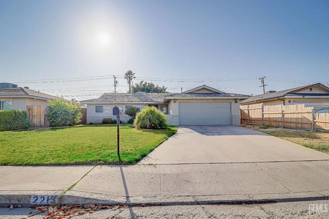 Primary Photo - SW Home w/Garage!