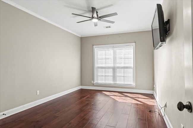 Building Photo - 839 Leyland Ln