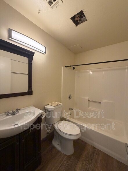 Building Photo - 13079 Eliseo Rd