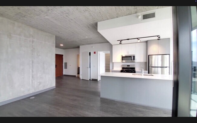Building Photo - 1301 W Lake St