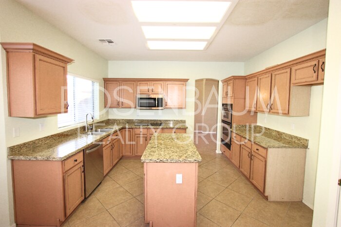 Building Photo - 4632 E Harwell St