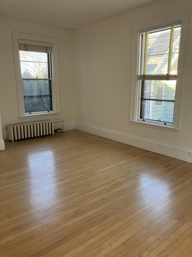 Building Photo - 322 Spring St