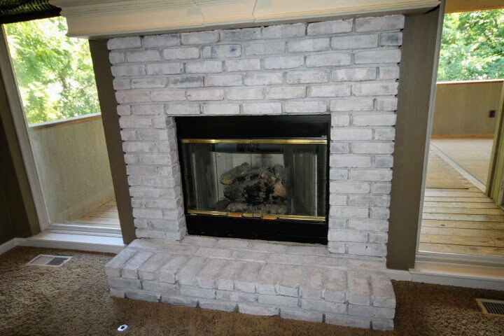 Living Room Gas Fireplace, Main Floor - 9505 NW 86th Ter